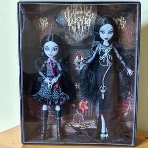 NRFB 2024 Monster High Skullector The Adam’s Family Morticia and Wednesday